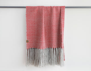 Chal de Vestir Flecos Gris y Rojo