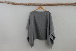 Poncho Corto Gris y Gris Medio