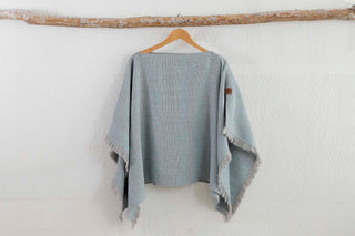Poncho Corto Gris y Verde Agua