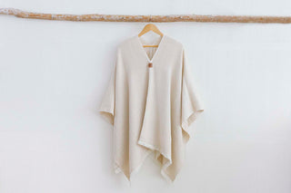 Poncho Medio Crudo Beige