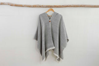 Poncho Medio Crudo Gris Medio