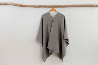 Poncho Medio Gris y Rosillo