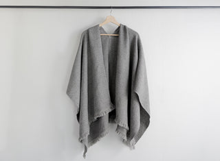 Ruana Media Gris